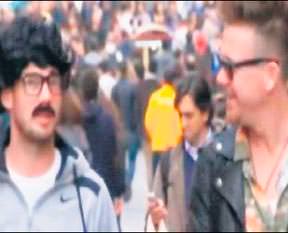 Huzurunuzda gür bıyıklı Sneijder