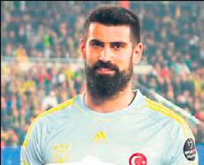 Kağıtlar hakemleri bile gülümsetti!