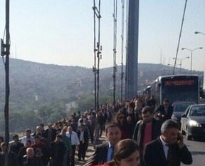 Köprüde trafiği felç eden kaza