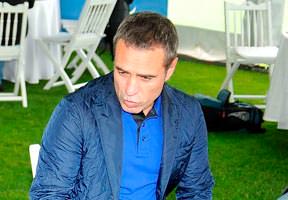 Buyrun Ersun Hocam görüşme odasına