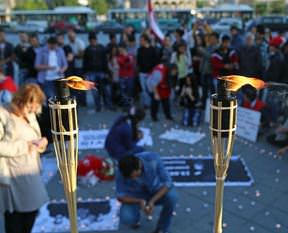 CHP ölenler için mum yaktı!