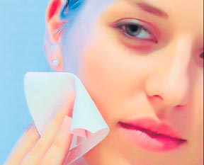 Islak mendile gözaltı