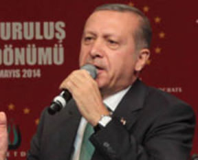 Başbakan Erdoğan'dan salonu coşturan 'Gurbet' şiiri