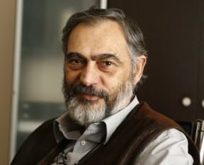 Zaman o yazarını kovdu mu?