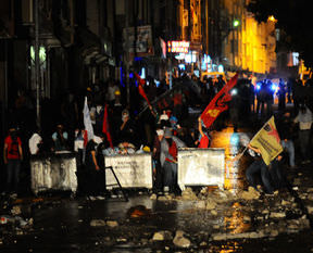 Senaryo ayn&#x131;! Provokat&#xF6;rler yine sahnede