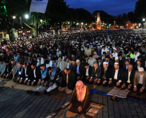 Ayasofya'da sabah namazı