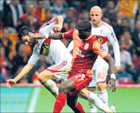 Eboue kalmak istiyor
