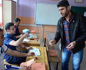 Seçmen yeniden sandık başında