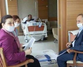 Hasta yatağında toplantı