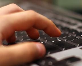 TİB personeline şifre silerken suçüstü!