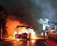 Hainler otobüsü ateşe verdi!