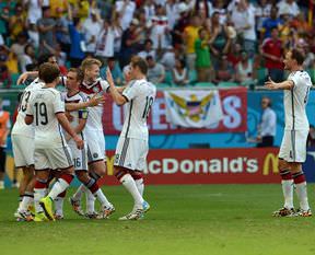 Almanya gol oldu yağdı!