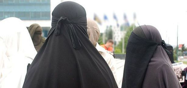 İngiltere’de Müslüman bir kadın öldürüldü!
