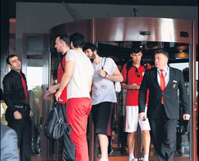 Saat 15.55'de kamp dağıldı