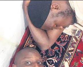 Demba Ba Sow'u fena yakaladı!