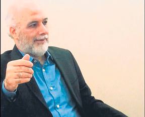 Gülen hezeyan içinde
