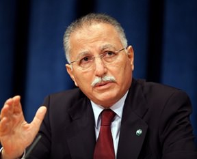 Vekillerden İhsanoğlu'na maddi yardım