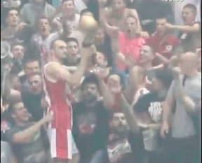 Yenilgiye isyan edip kupayı çaldılar