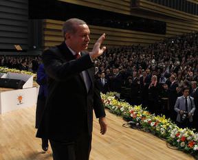 Erdoğan’ın Başbakanlıktan istifa etmesi gerekiyor mu?