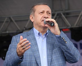 Bayrağa dokunan bedelini ağır öder