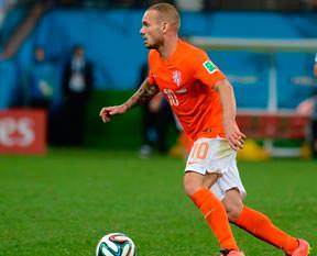 İngiltere'de manşetlerde Sneijder var