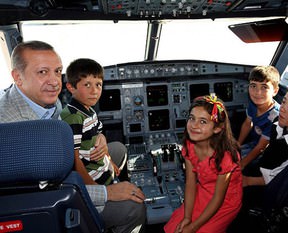 Erdoğan'dan THY reklamında oynayan çocuklara sürpriz