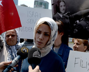 İsrail konsolosluğu önünde dev protesto