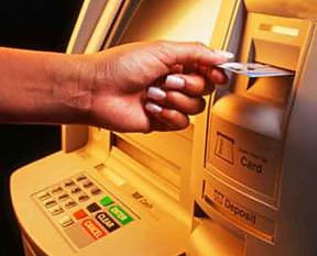 ATM'den işlem yaptı, 4 bin TL'si gitti