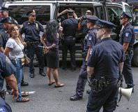 İsrail’i protesto eden Yahudi yazar gözaltına alındı