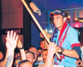 Büyük bastonu kırıyorlardı