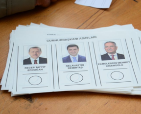 Siyasiler sandık başında