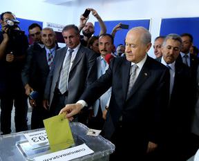 MHP hezimete uğradı!