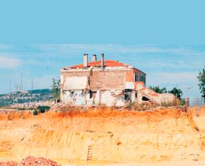 Son tepe yıkılıyor