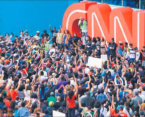 Yandaş CNN’e protesto