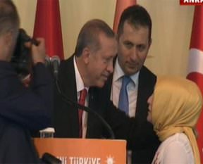 Erdoğan’a sevgisini anlatmak için kürsüye çıktı