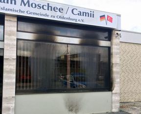 Almanya’da camiye saldırı!