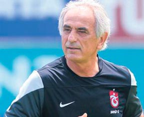 Kaleyi gole kapattı