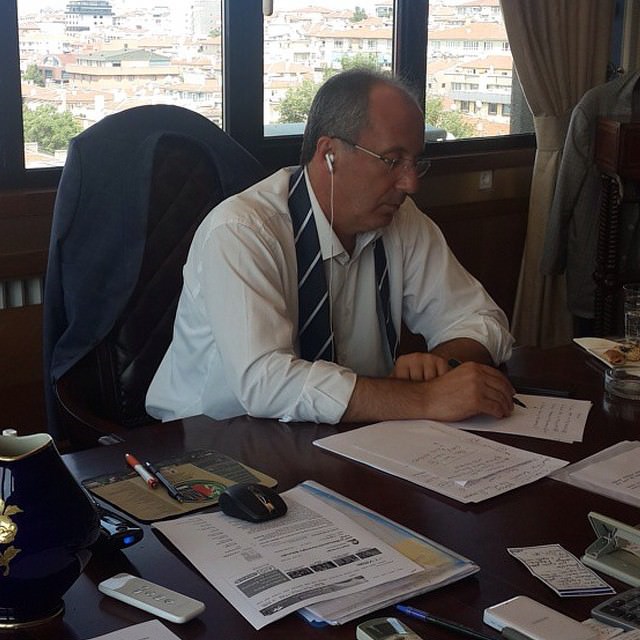 İnce'den çalışan CHP'li fotoğrafı