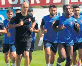 Vahid hoca sakatların üstüne titriyor