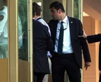 John Kerry’nin ekibiyle kapı krizi