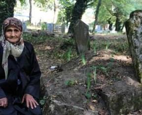 Bu mezarlıkta garip şeyler oluyor!