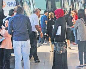 Cemaat kapıya dayandı