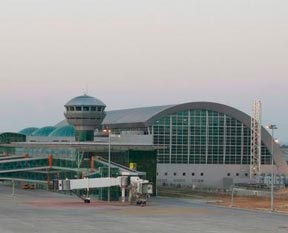 Kaçak Suriyeli uçaktan düştü