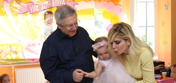 Aziz Yıldırım kızının birinci yaş gününü kutladı