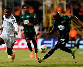 Emenike'ye ilk uyarı