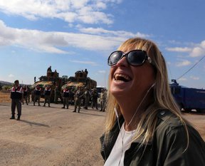 Ceyda Karan’dan kahkahalı Kobani pozu