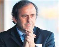 Platini’ye ilginç protesto!