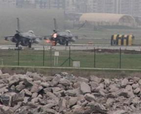 Jetler belirledi, obüsler vurdu