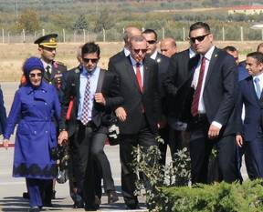 Cumhurbaşkanı Erdoğan sığınmacıları ziyaret etti!
