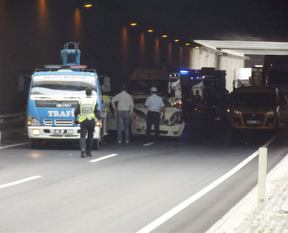 Davutoğlu’nun konvoyunda kaza